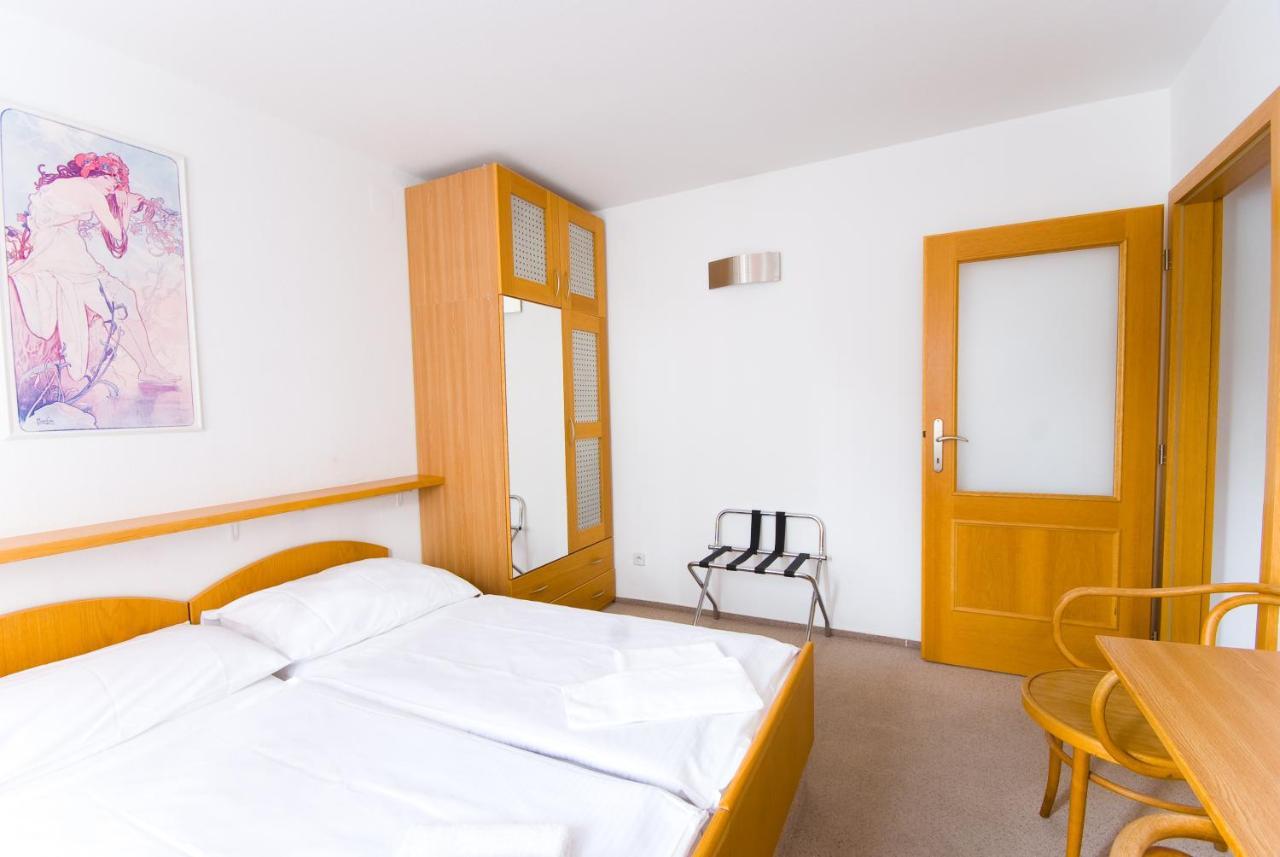 Otel Smaragd Prag